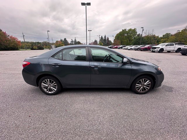 Used 2015 Toyota Corolla LE FWD image 2