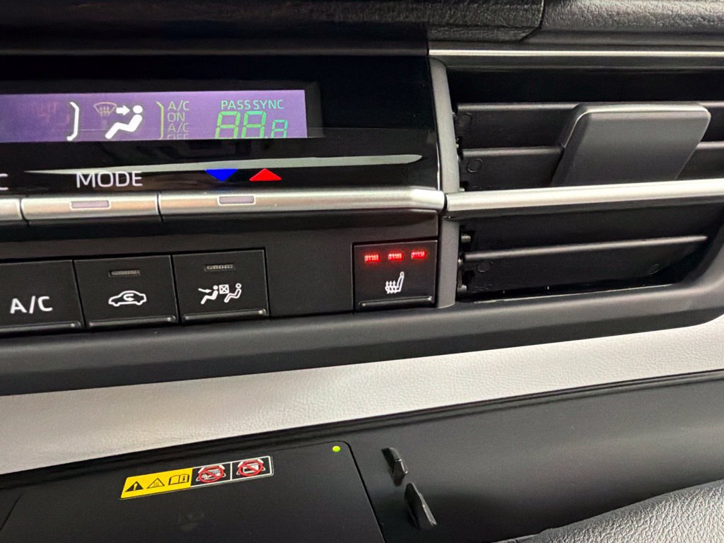 Used 2025 Toyota Sienna XLE w/ XLE Plus Package AWD/4WD image 19