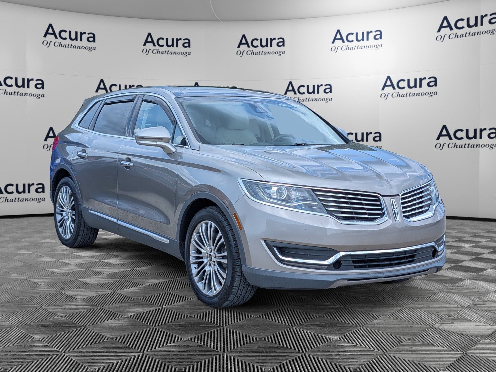 Used 2016 Lincoln MKX Reserve w/ Climate Package FWD image 2