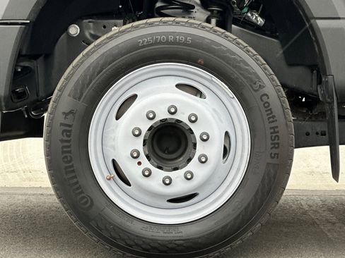 New 2024 Ford F450 XL w/ XL Chrome Package image 21