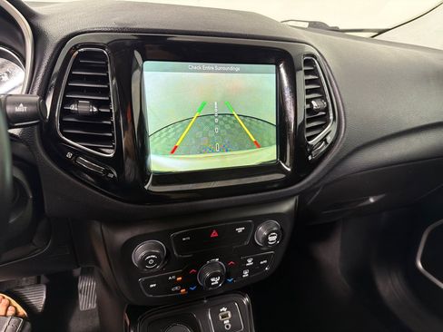 Used 2017 Jeep Compass Limited w/ Navigation Group AWD/4WD image 17