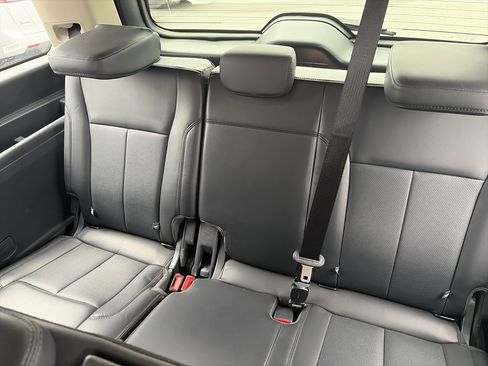 Used 2024 Ford Expedition XLT image 14