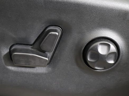 Used 2024 Chrysler Pacifica Limited FWD image 32