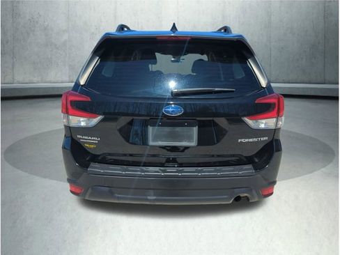 Used 2023 Subaru Forester Premium AWD/4WD image 5