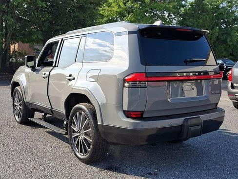 Used 2024 Lexus GX 550 w/ Accessory Package (2T) AWD/4WD image 7