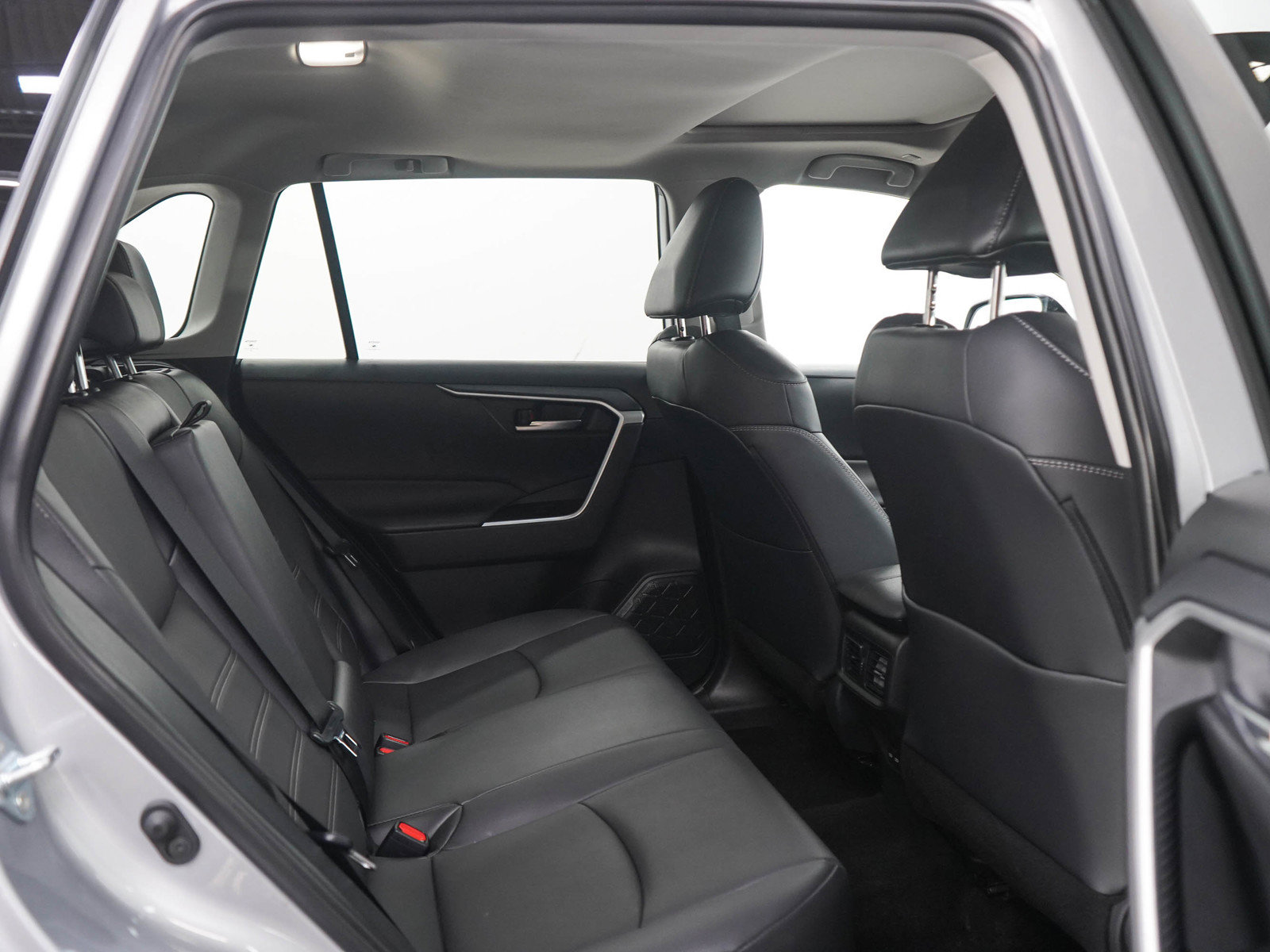 Used 2025 Toyota RAV4 XLE Premium w/ Weather Package AWD/4WD image 12
