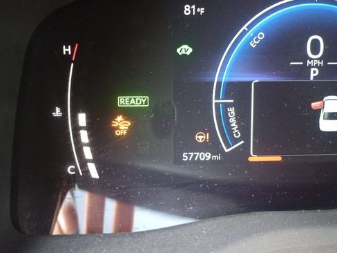 Used 2025 Toyota Camry SE w/ Convenience Package FWD image 14