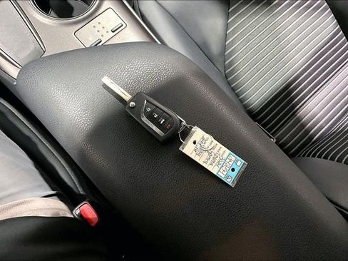 Used 2024 Toyota Camry SE image 36