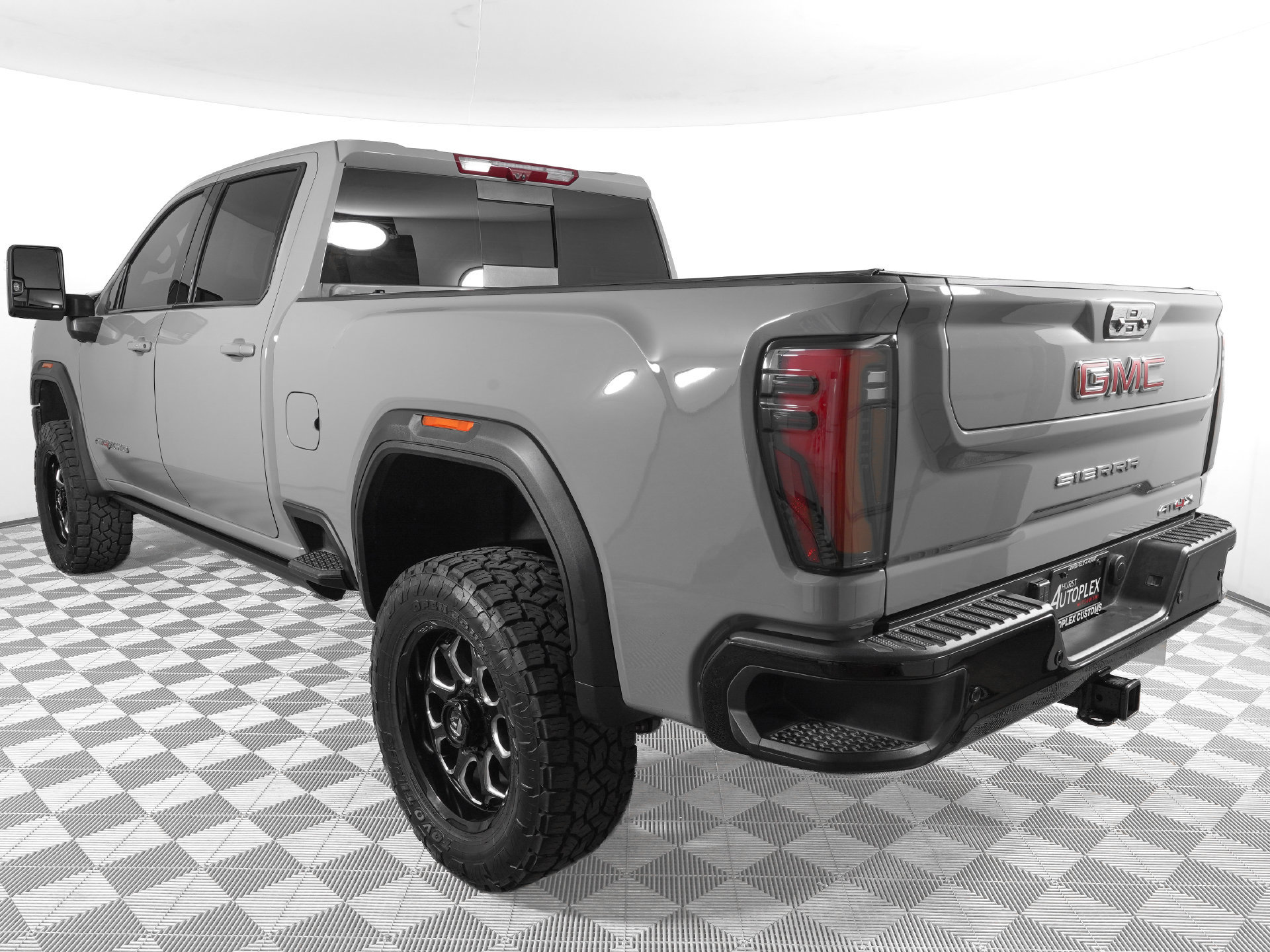 Used 2024 GMC Sierra 2500 AT4X AWD/4WD image 9