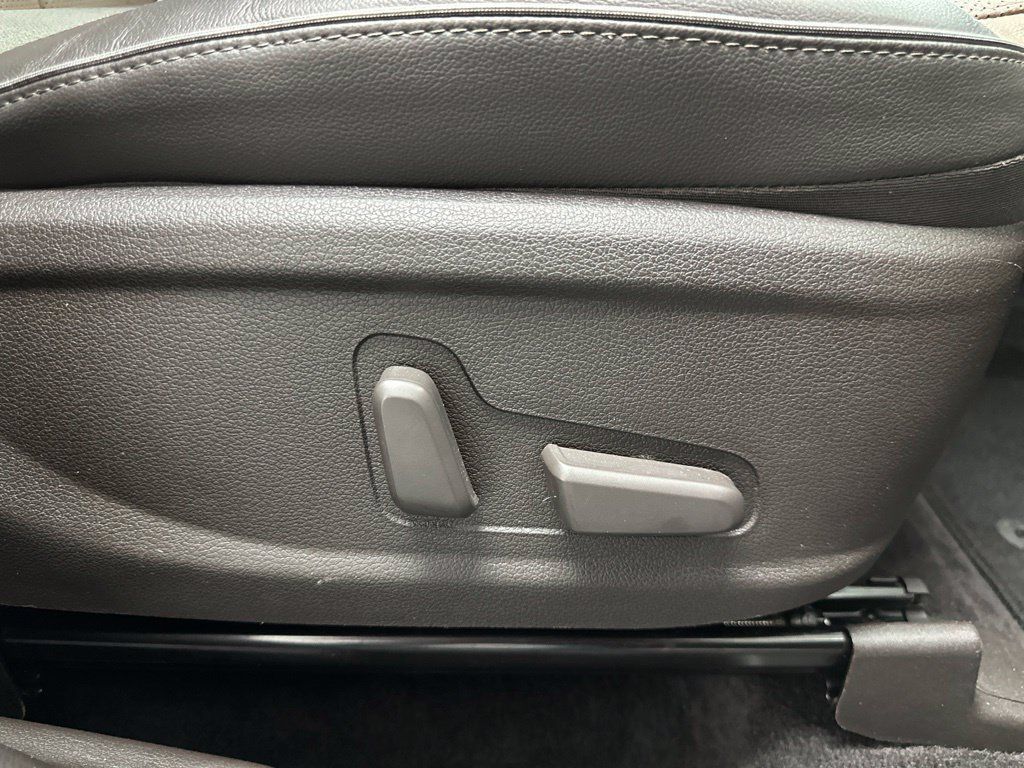 Used 2022 Hyundai Santa Fe Limited AWD/4WD image 26