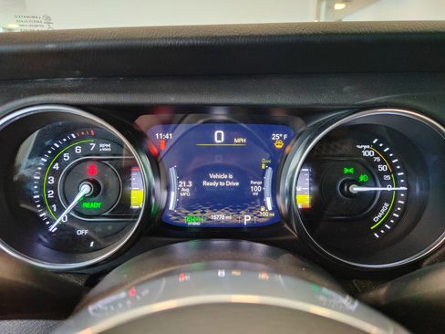 Used 2023 Jeep Wrangler Unlimited Sahara w/ Cold Weather Group image 16