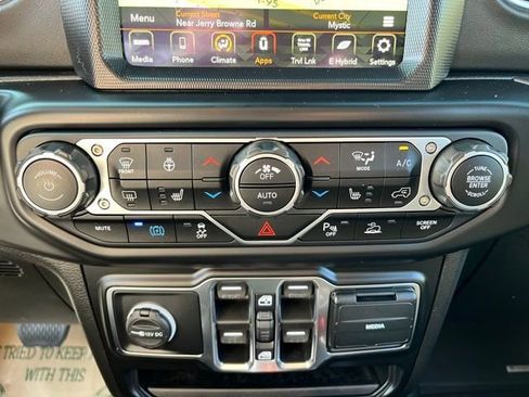 Used 2021 Jeep Wrangler Unlimited Sahara w/ Dual Top Group AWD/4WD image 35