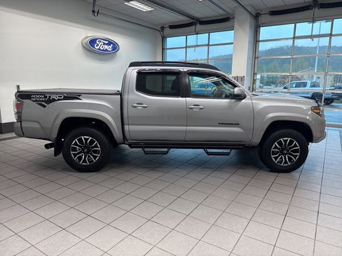 Used 2021 Toyota Tacoma TRD Sport image 19