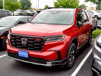 Used 2025 Honda Pilot TrailSport video 1