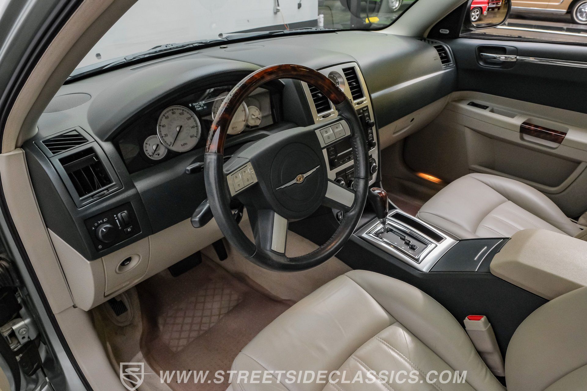 Used 2005 Chrysler 300 C w/ Navigation & Sound Group II RWD image 4