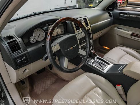 Used 2005 Chrysler 300 C w/ Navigation & Sound Group II RWD image 4