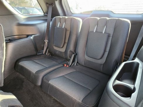 Used 2017 Ford Explorer XLT image 18