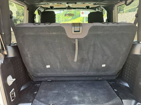Used 2015 Jeep Wrangler Sport AWD/4WD image 10