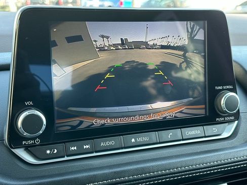 Used 2023 Nissan Rogue SV FWD image 18