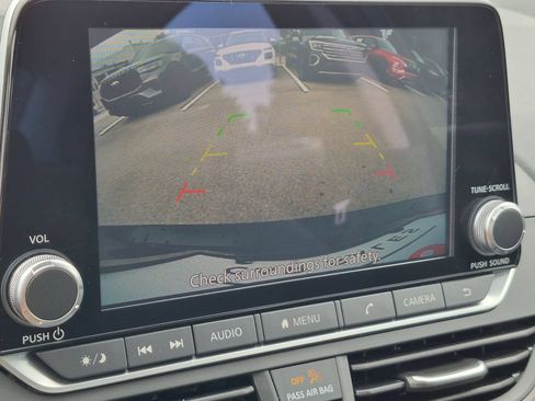 Used 2025 Nissan Altima 2.5 SV FWD image 18