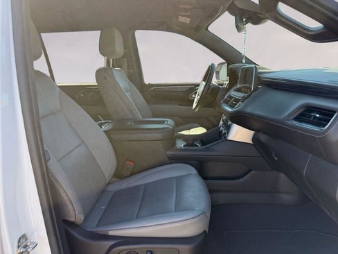 Used 2023 GMC Yukon SLT w/ SLT Luxury Package image 15