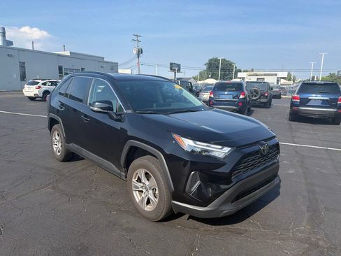 Used 2025 Toyota RAV4 XLE AWD/4WD image 4