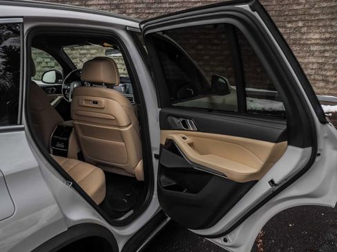 Used 2021 BMW X5 xDrive40i w/ Executive Package image 17