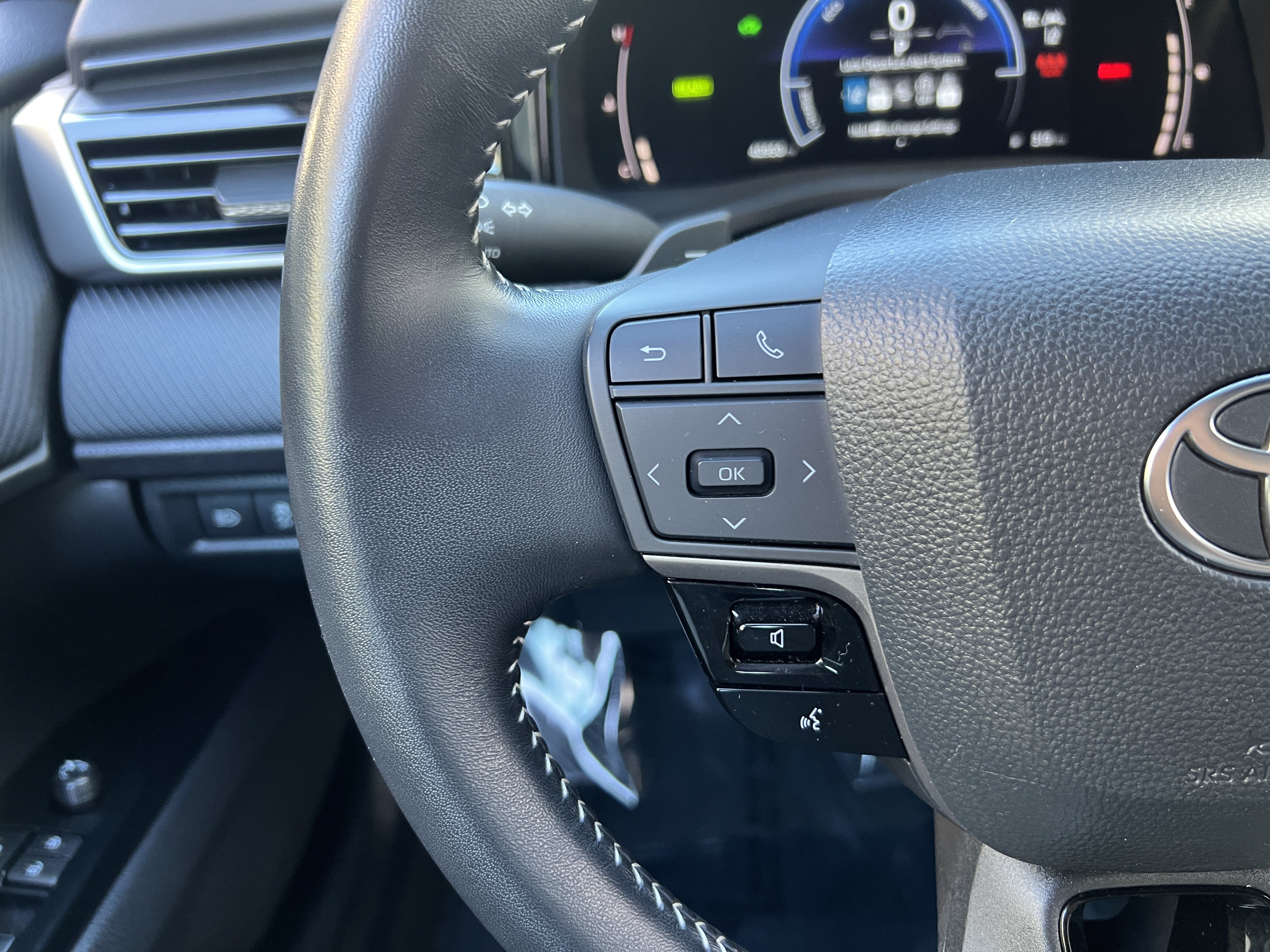Used 2025 Toyota Camry SE FWD image 25