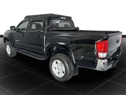 Used 2017 Toyota Tacoma SR5 w/ Tow Package AWD/4WD image 3