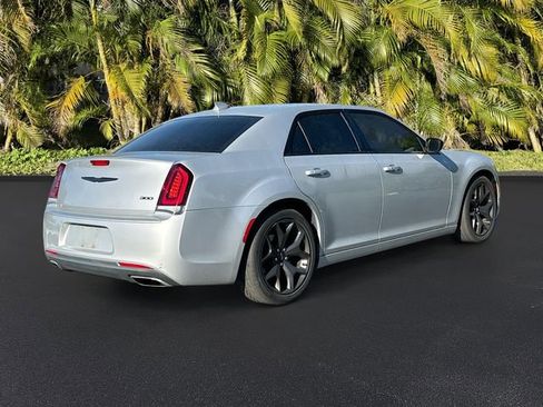 Used 2020 Chrysler 300 Touring w/ Sport Appearance Package image 5