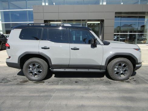 Used 2024 Lexus GX 550 AWD/4WD image 11