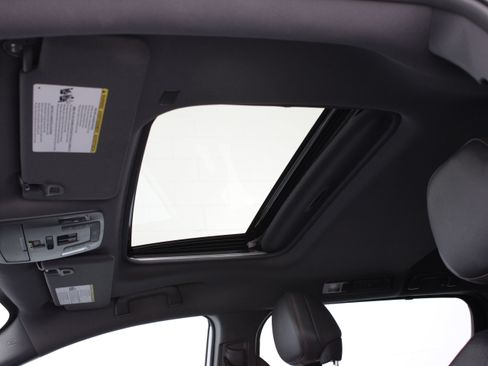 Used 2023 Toyota Sienna XSE FWD image 28