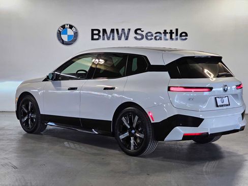 Certified 2024 BMW iX xDrive50 w/ Premium Package AWD/4WD image 4