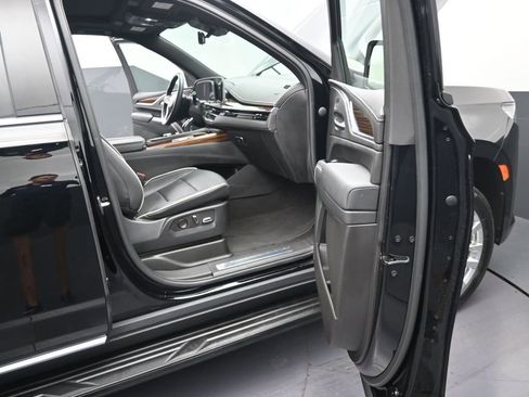 Used 2023 Cadillac Escalade Premium Luxury RWD image 17