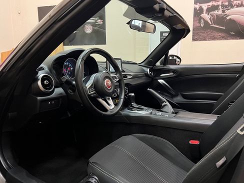 Used 2017 FIAT 124 Spider Classica RWD image 25