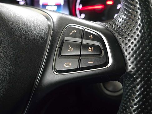 Used 2019 Mercedes-Benz GLC 350e 4MATIC image 26
