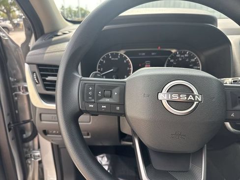 Used 2025 Nissan Rogue S FWD image 16