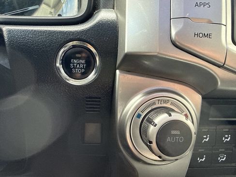 Used 2014 Toyota 4Runner Limited image 15