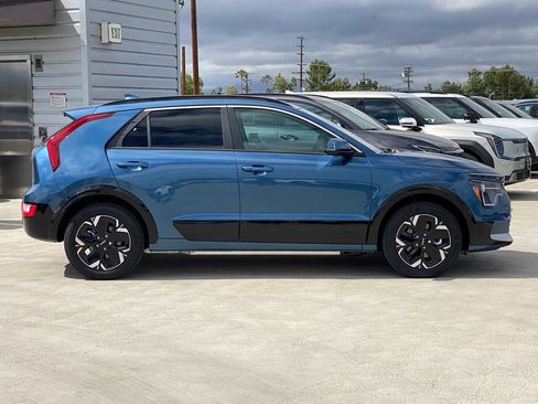 New 2026 Kia Niro Wind FWD image 2