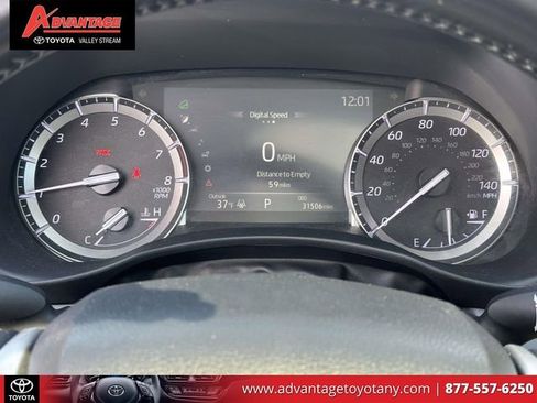 Used 2022 Toyota Highlander XLE image 29