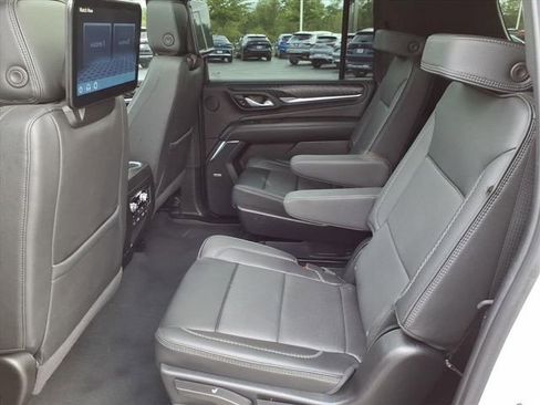 Used 2024 GMC Yukon XL Denali w/ Advanced Technology Package AWD/4WD image 7