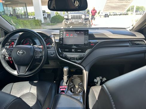 Used 2022 Toyota Camry XSE FWD image 11