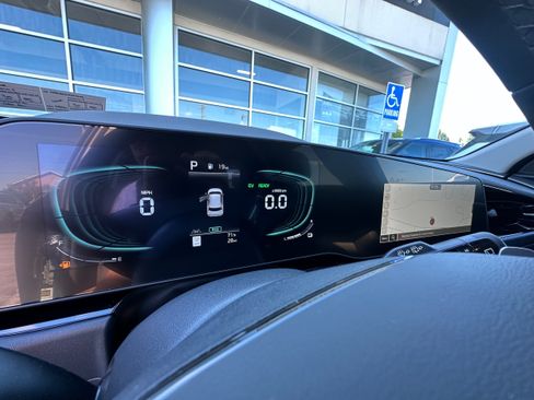 New 2026 Kia Niro EX FWD image 32