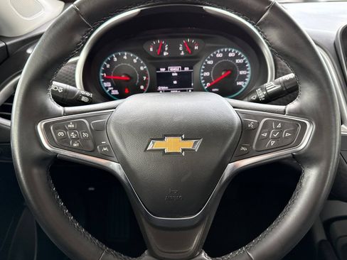 Used 2025 Chevrolet Malibu RS FWD image 32