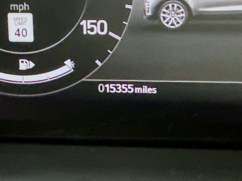 Used 2024 Land Rover Discovery Metropolitan Edition image 42