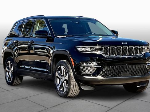 Used 2023 Jeep Grand Cherokee w/ Luxury Tech Group II image 2