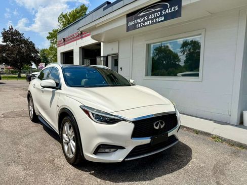 Used 2017 INFINITI QX30 Premium w/ Technology Package FWD image 8