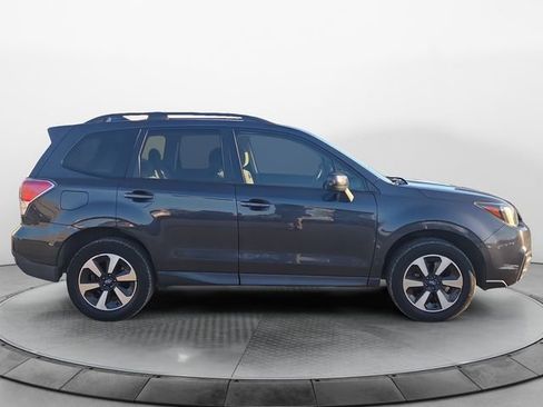 Used 2017 Subaru Forester 2.5i Premium image 6