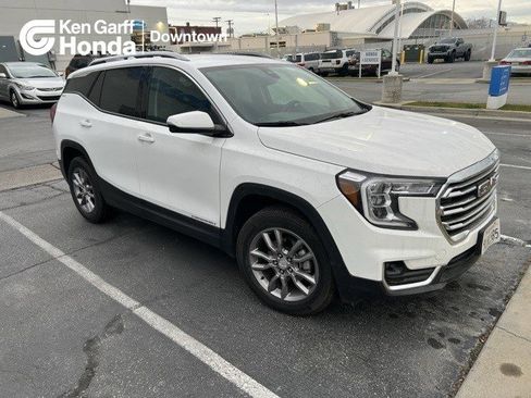 Used 2024 GMC Terrain SLT image 1