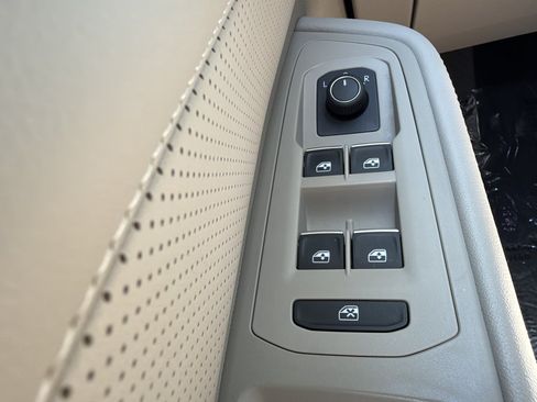 Used 2024 Volkswagen Atlas SE FWD image 28